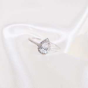 Dainty Pear Shaped Vivamacity Ring Size 7 🍐✨ 925